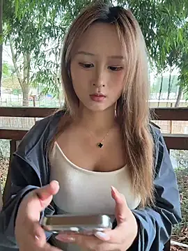 yuki june online show from April 25, 2026, 6:27 am