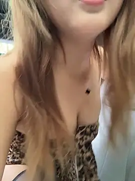 yuki june online show from April 26, 2026, 6:11 am