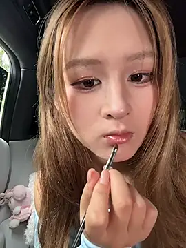 yuki june online show from May 8, 2026, 8:08 am