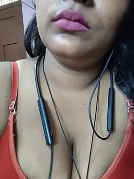 Jasmine Januja online show from July 14, 2026, 1:52 am