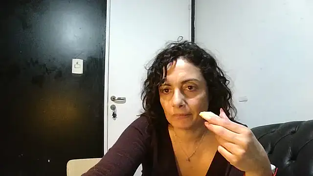 dulcefanny online show from July 21, 2026, 10:23 pm