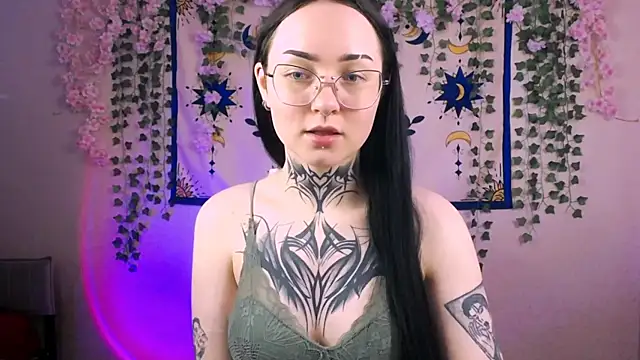MollyKissy online show from May 6, 2026, 5:25 am