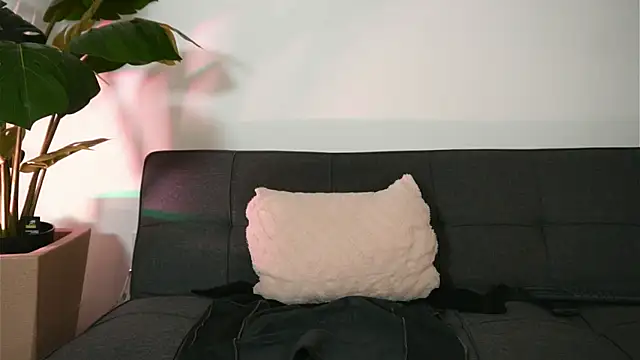 chrizmacgregor online show from July 31, 2026, 2:22 am