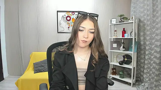 EllaClarke online show from May 2, 2026, 10:42 am