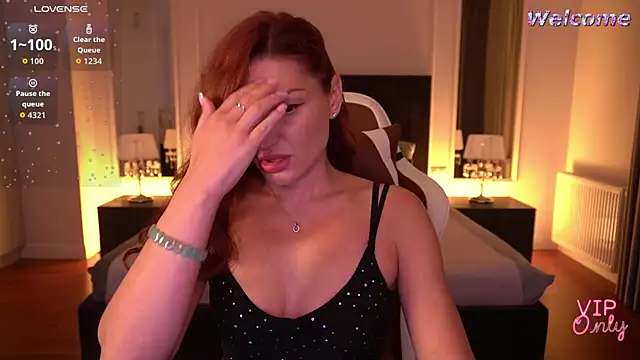 EllaGoldenn online show from July 26, 2026, 8:38 pm