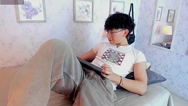Snapshot of liam_twiink chatting on June 24, 2026, 7:57 pm liam twiink online show from June 24, 2026, 7:57 pm