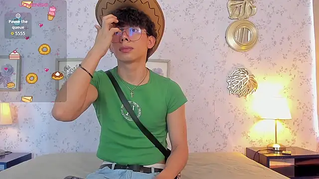 Snapshot of liam_twiink chatting on July 15, 2026, 7:19 pm liam twiink online show from July 15, 2026, 7:19 pm