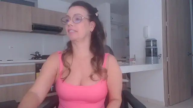 LovePaula online show from June 21, 2026, 11:57 am