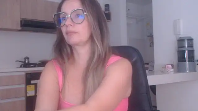 LovePaula online show from June 26, 2026, 12:04 am