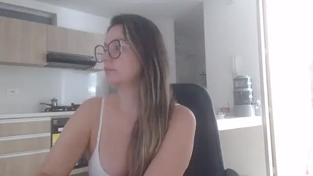 LovePaula online show from June 26, 2026, 4:33 pm