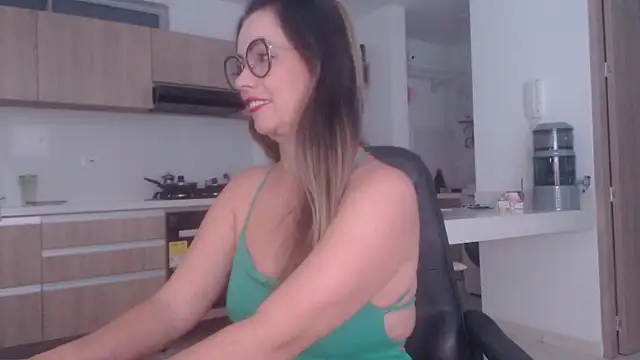 LovePaula online show from June 29, 2026, 11:10 am