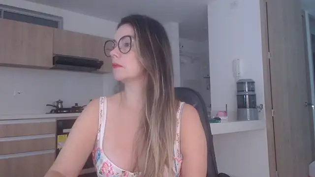 LovePaula online show from July 9, 2026, 12:31 pm