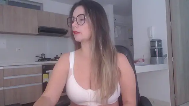 LovePaula online show from July 22, 2026, 11:57 am