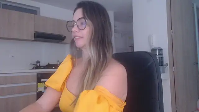 LovePaula online show from July 25, 2026, 12:36 pm