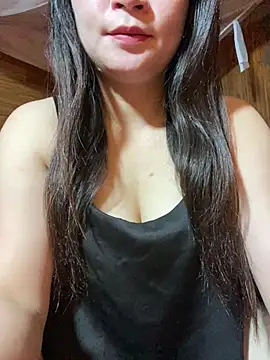 violet-00 online show from May 15, 2026, 11:12 pm