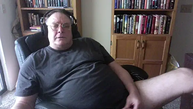 Vinyl22xh online show from July 26, 2026, 9:43 pm