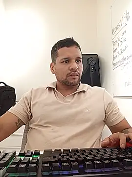 LucasGaeel online show from July 19, 2026, 7:01 am