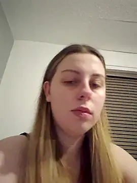 Snapshot of Brutal_brunettexx chatting on October 6, 2025, 9:45 pm Brutal brunettexx online show from October 6, 2025, 9:45 pm