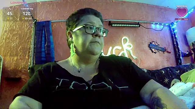 violentviolet68 online show from June 10, 2026, 7:35 pm