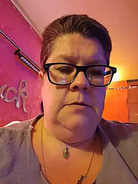 violentviolet68 online show from June 21, 2026, 3:31 am