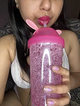 soniyaverma00 online show from April 30, 2026, 9:19 pm