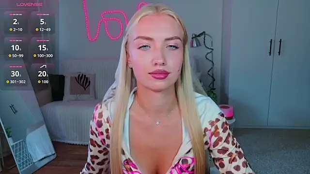 TessaGrays online show from July 31, 2026, 2:27 pm