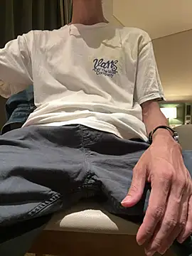 HenryLee1983-cums online show from May 20, 2026, 1:50 pm
