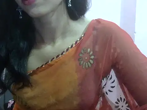 Snapshot of Laila_Cute chatting on July 17, 2026, 4:01 pm Laila Cute online show from July 17, 2026, 4:01 pm