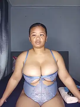 Sultrytits6 online show from June 18, 2026, 9:30 pm
