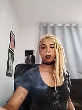 Helenoir online show from June 12, 2026, 7:57 pm
