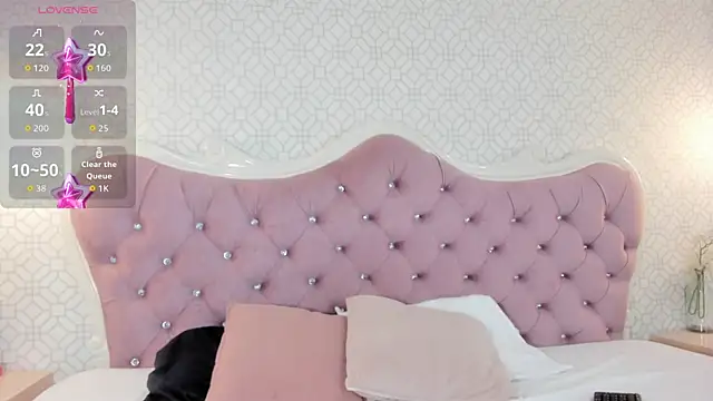 MarcelaCortes online show from July 22, 2026, 9:39 pm