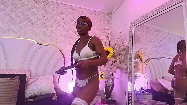 Snapshot of _NinaFox_ chatting on July 17, 2026, 8:46 pm NinaFox online show from July 17, 2026, 8:46 pm