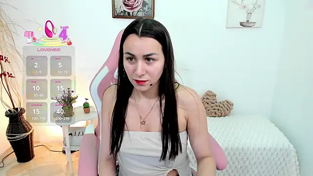 Snapshot of EmmaMyers1 chatting on July 3, 2026, 11:44 pm EmmaMyers1 online show from July 3, 2026, 11:44 pm