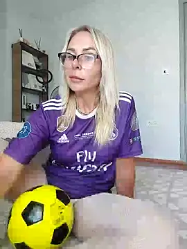 ElenabonyX online show from June 20, 2026, 3:04 pm