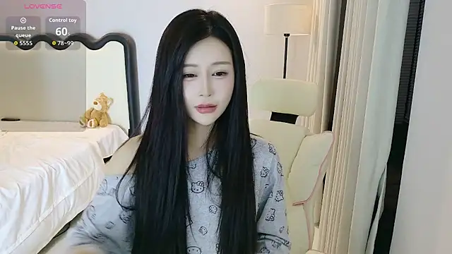 yiyi 3523 online show from April 28, 2026, 3:28 pm