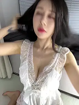 yiyi 3523 online show from May 27, 2026, 12:02 pm