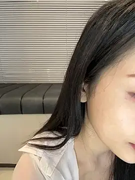 yiyi 3523 online show from June 4, 2026, 11:38 am