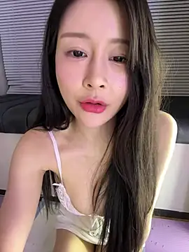 yiyi 3523 online show from July 15, 2026, 2:33 pm