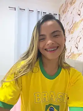 safadinhaquenteW online show from June 15, 2026, 1:24 pm
