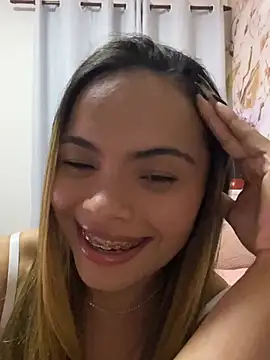 safadinhaquenteW online show from July 9, 2026, 1:48 pm