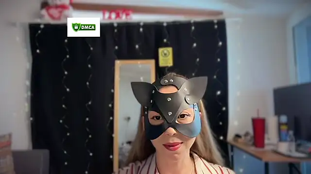  Nefertiti online show from June 11, 2026, 2:04 pm