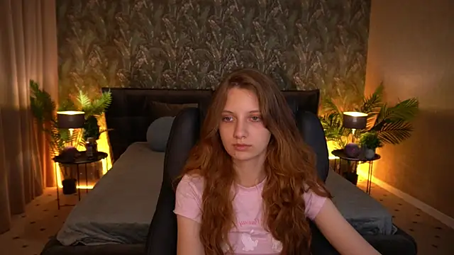 Snapshot of CuteeFoxy chatting on June 26, 2026, 1:15 pm CuteeFoxy online show from June 26, 2026, 1:15 pm