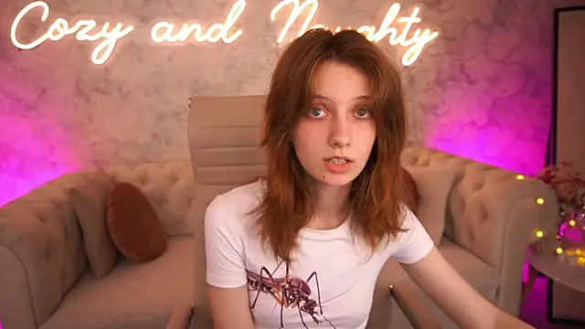 Snapshot of CuteeFoxy chatting on August 1, 2026, 12:37 pm CuteeFoxy online show from August 1, 2026, 12:37 pm