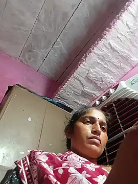 Snapshot of Pooja_shre chatting on July 27, 2026, 4:36 pm Pooja shre online show from July 27, 2026, 4:36 pm