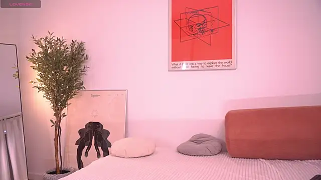 Pheromoon online show from June 10, 2026, 6:12 am