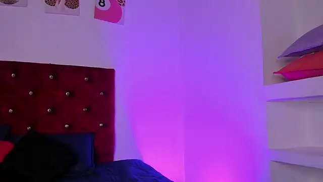 kittymonroe1 online show from July 8, 2026, 6:01 pm