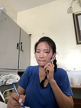 Bee Yellow00 online show from July 18, 2026, 2:38 am