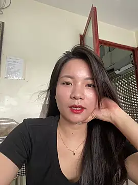 Bee Yellow00 online show from July 25, 2026, 2:20 am