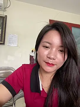 Bee Yellow00 online show from July 28, 2026, 2:51 am