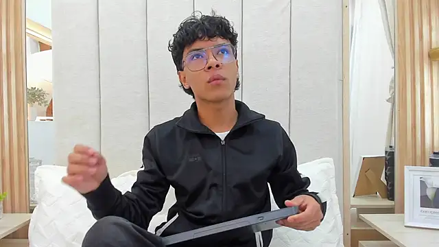 adams bobby online show from July 25, 2026, 11:08 am